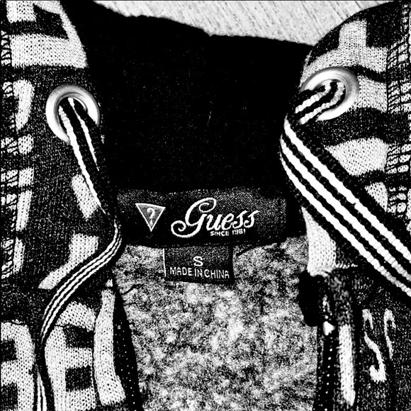 🖤GUESS ZIP UP HOODIE🖤 - Picture 4 of 4
